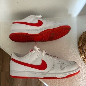 Nike Men's White and Red Low-Top Sneakers